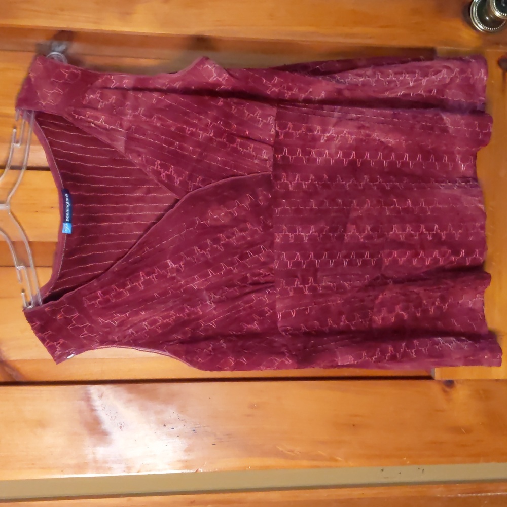PENNINGTON'S 1X tie dye burgundy sleeveless top w/decorative stitching cross